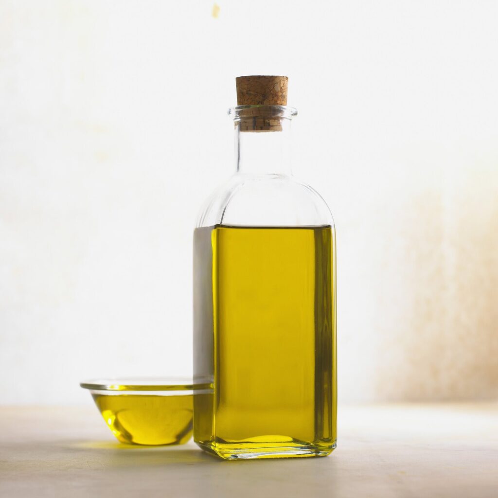 Botellas de aceite de oliva virgen extra para contenidos sobre compra y cata de AOVE