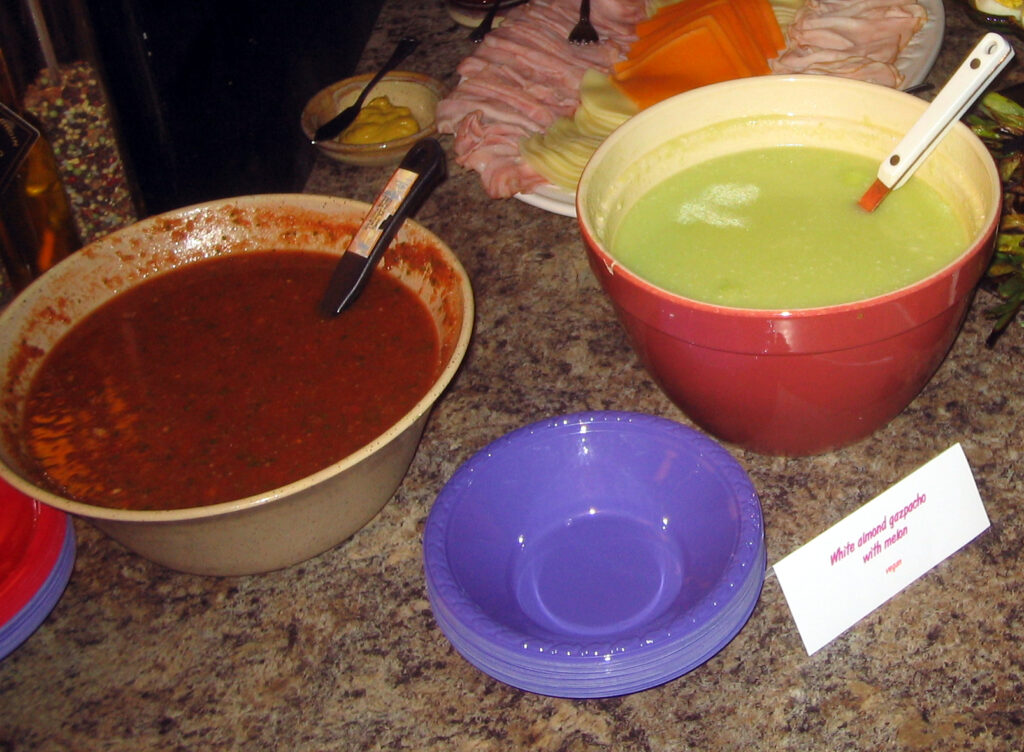 Gazpacho servido en cuenco