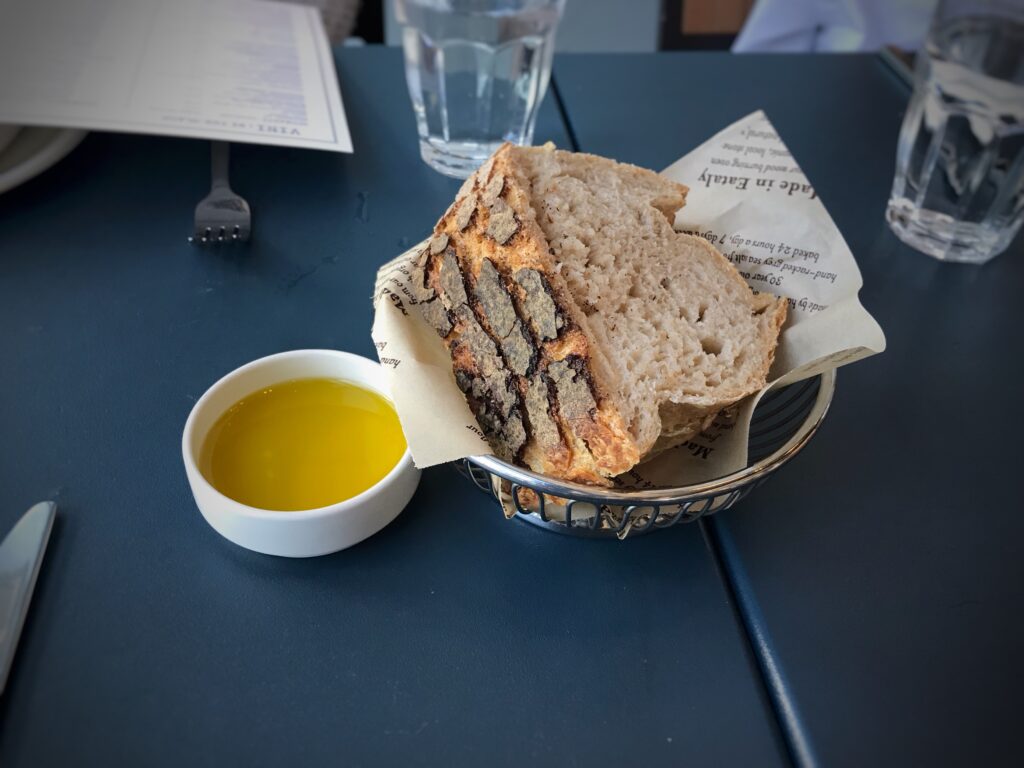 Mantequilla de AOVE para untar con pan y aceite de oliva
