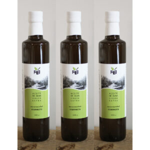Tres botellas de 500 ml de aceite de oliva virgen extra de Agro Beltrán